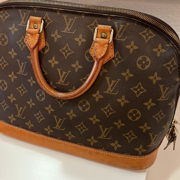 AUTH. Louis Vuitton Alma Monogram Bag!! - Picture 2 of 11